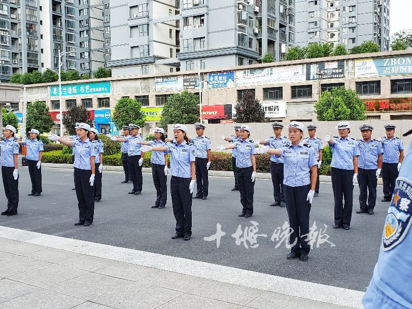 太帅了!电动警车交付女子骑警队亮相十堰街头