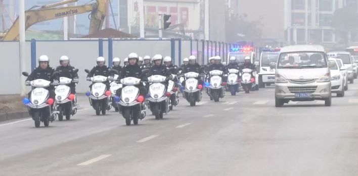 武汉市社区警务室启用两轮电动巡逻车 提高效率