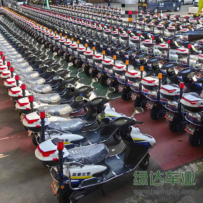首批200辆警用两轮电动车交付肇庆市公安交警城